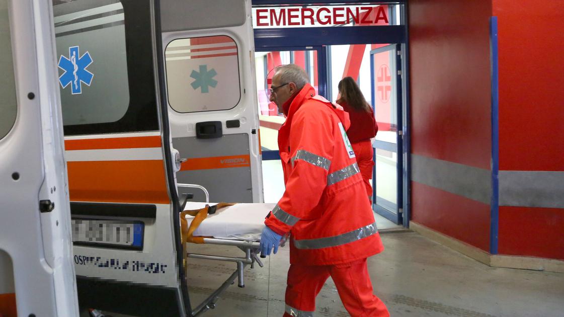 https://www.lanazione.it/image-service/view/acePublic/alias/contentid/NGZjZTM5YzgtZjMxMy00/0/soccorritore-in-una-foto-di-repertorio.jpeg?f=16:9&w=1200&h=630