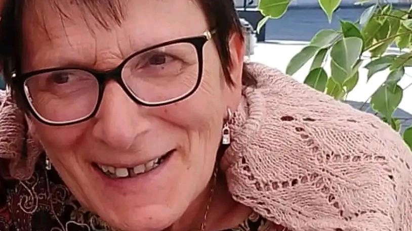 Quando il feretro, dopo il funerale in chiesa, si è fermato davanti alla "sua" bottega, di tutti i presenti non... Quando il feretro, dopo il funerale in chiesa, si è fermato davanti alla "sua" bottega, di tutti i presenti non...