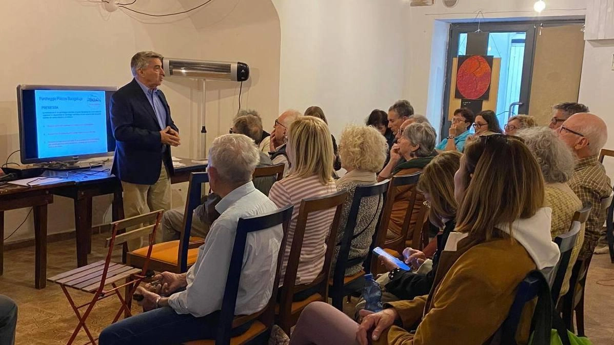 Un momento della riunione indetta dal comitato Lerici da difendere Un momento della riunione indetta dal comitato Lerici da difendere