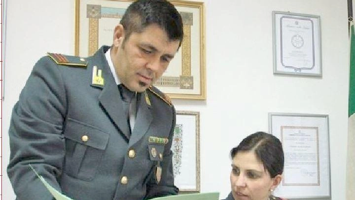 Sono accusati dalla Procura di Spezia di aver tentato di manipolare gli incanti per facilitare la riacquisizione di beni sottoposti a pignoramento Sono accusati dalla Procura di Spezia di aver tentato di manipolare gli incanti per facilitare la riacquisizione di beni sottoposti a pignoramento