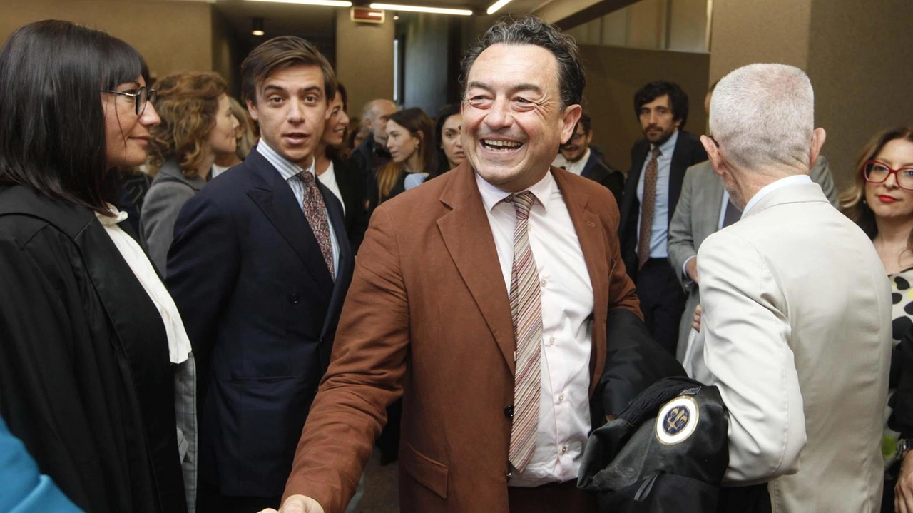 Il magistrato, 54 anni, pisano, descrive "meravigliose" Siena e provincia "La mia porta sempre aperta per affrontare le sfide del sistema giustizia. Dalla digitalizzazione al processo telematico, alla carenza di amministrativi" . Il magistrato, 54 anni, pisano, descrive "meravigliose" Siena e provincia "La mia porta sempre aperta per affrontare le sfide del sistema giustizia. Dalla digitalizzazione al processo telematico, alla carenza di amministrativi" .