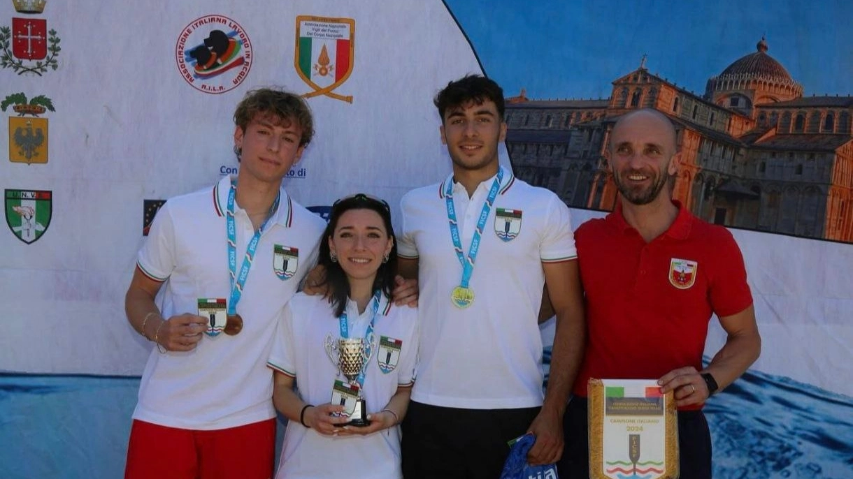 Per la società dei Vigili del fuoco di Pisa anche un bronzo sulle acque del Canale dei Navicelli dove si è disputato il Campionato italiano di gran fondo a sedile fisso