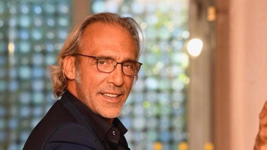 Luca Ward in scena stasera al Puccini