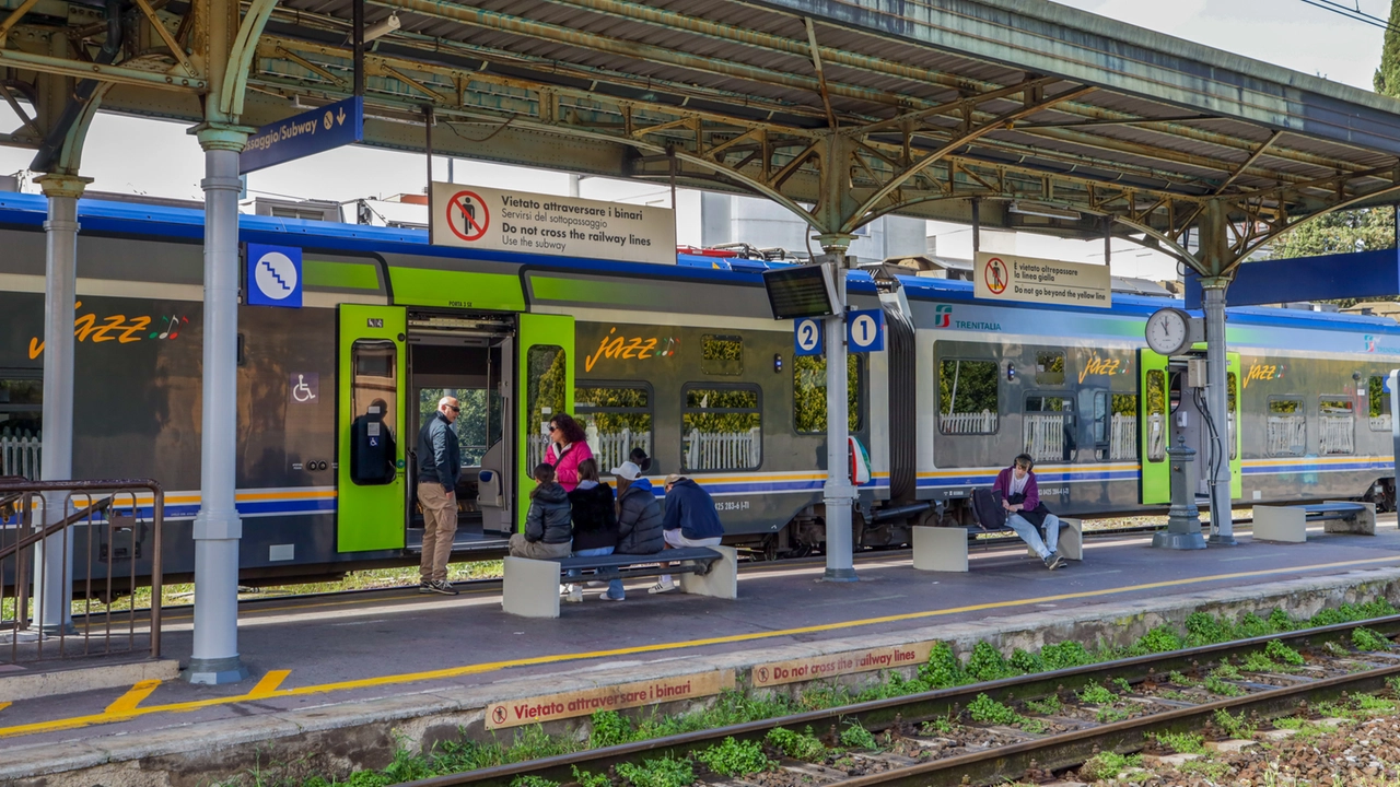 Estate senza treni, stop in arrivo: torna il servizio sostitutivo in bus