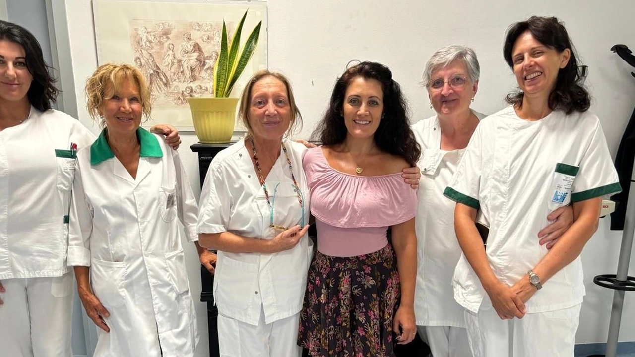 Il 16 agosto la cantante si è esibita di fronte a tutto l’ambulatorio . Il 16 agosto la cantante si è esibita di fronte a tutto l’ambulatorio .