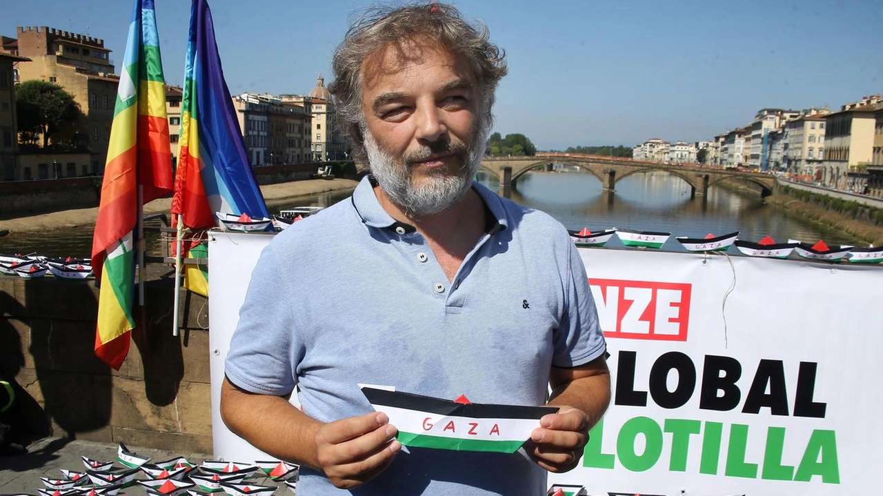 Il serpentone al consolato americano. La bimba di Gaza: "Mancano acqua e cibo" Il serpentone al consolato americano. La bimba di Gaza: "Mancano acqua e cibo"