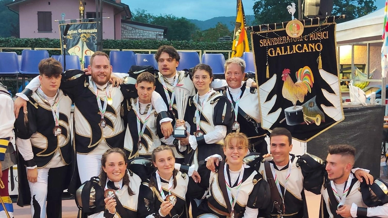 Gallicano si è vestita a festa per la 43ª edizione della manifestazione. Tanti i messaggi di ringraziamento Gallicano si è vestita a festa per la 43ª edizione della manifestazione. Tanti i messaggi di ringraziamento
