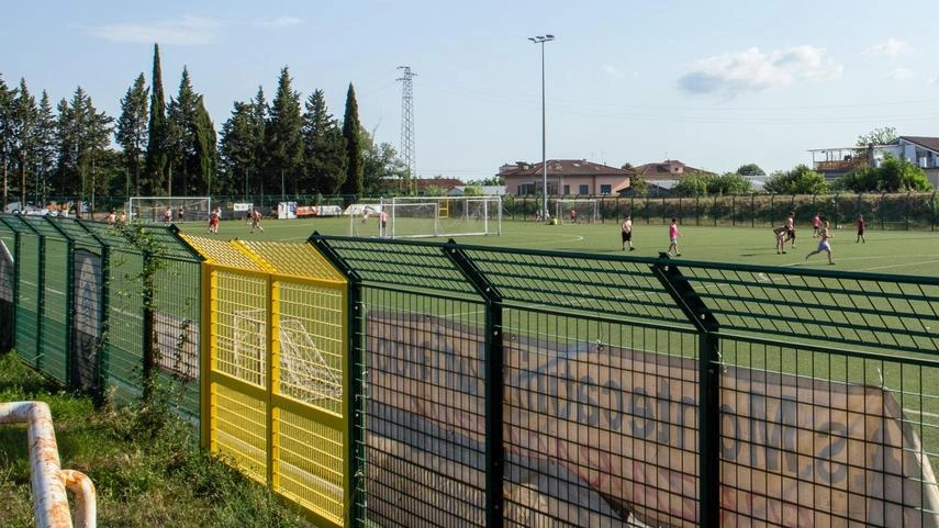 L’assessore ai lavori pubblici Bini "Martedì avremo una riunione con le società del calcio per trovare insieme un accordo". L’assessore ai lavori pubblici Bini "Martedì avremo una riunione con le società del calcio per trovare insieme un accordo".