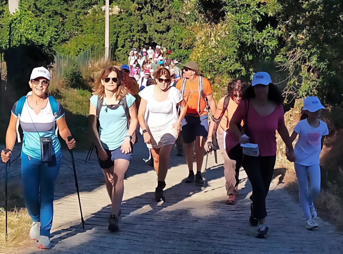 "Poti a piedi" per rilanciare la montagna. Arezzo Wave in cammino per il Calcit "Poti a piedi" per rilanciare la montagna. Arezzo Wave in cammino per il Calcit