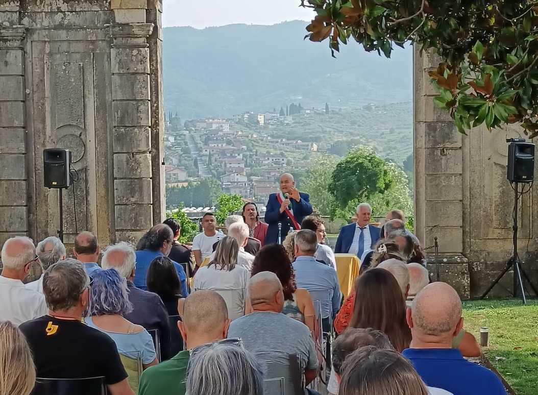 https://www.lanazione.it/image-service/view/acePublic/alias/contentid/NTA1NmIwOWQtMmZmZi00/0/un-trionfo-di-rose-e-di-agrumi-il-giardino-della-magia-e-rifiorito.jpeg