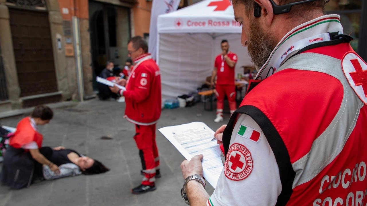 Una delle simulazioni delle Olimpiadi del soccorso, che si terranno oggi nel centro storico di Siena coinvolgendo scuole di tutta la Toscana