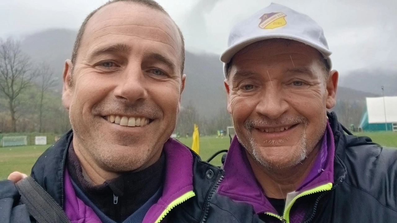 Il 48enne tecnico Riccardo Belluomini si è guadagnato la (ri)conferma alla Torrelaghese, in Prima: qui è con il dirigente Cordoni