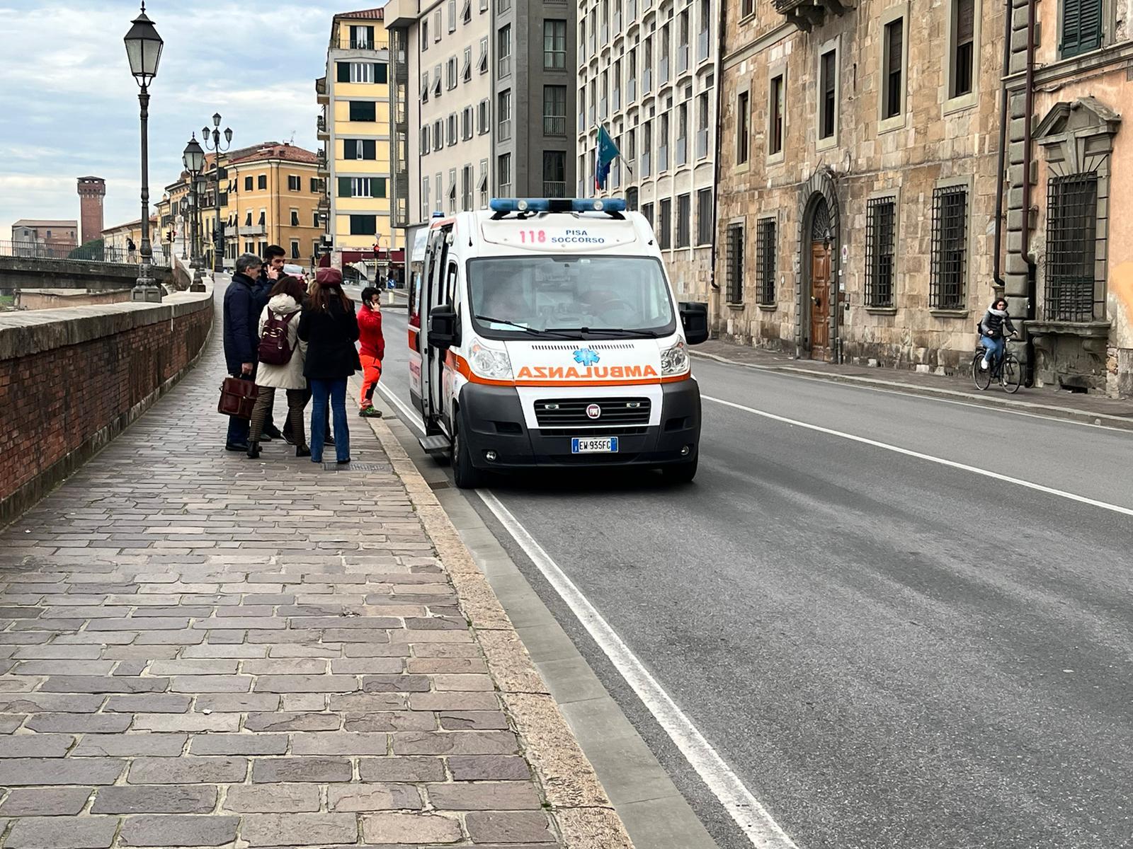 Calci a controllora, uomo di 40 anni in tribunale risarcisce il danno Calci a controllora, uomo di 40 anni in tribunale risarcisce il danno