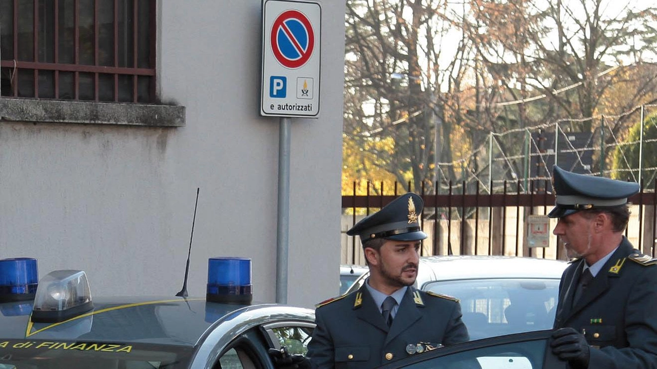 Nel settembre scorso lo stesso personaggio si era reso responsabile del maxi sequestro di oltre 50 milioni di sigarette elettroniche... Nel settembre scorso lo stesso personaggio si era reso responsabile del maxi sequestro di oltre 50 milioni di sigarette elettroniche...