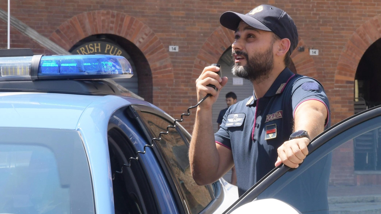 La polizia è stata allertata della tentata truffa ma il malvivente ha intuito il pericolo ed è. riuscito a mettersi in fuga La polizia è stata allertata della tentata truffa ma il malvivente ha intuito il pericolo ed è. riuscito a mettersi in fuga
