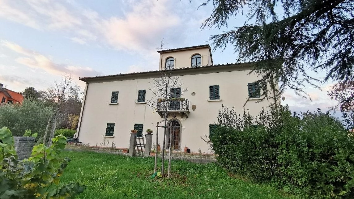 Le Suore Mantellate si erano stabilite nella villa di Casalguidi agli inizi del Novecento e hanno lasciato il paese sei anni fa Le Suore Mantellate si erano stabilite nella villa di Casalguidi agli inizi del Novecento e hanno lasciato il paese sei anni fa