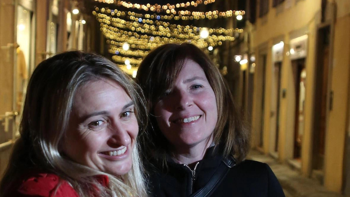 Il Comune di Firenze destina 200mila euro per luminarie natalizie e 16mila euro per eventi culturali, promuovendo la vivacità della città. Il Comune di Firenze destina 200mila euro per luminarie natalizie e 16mila euro per eventi culturali, promuovendo la vivacità della città.
