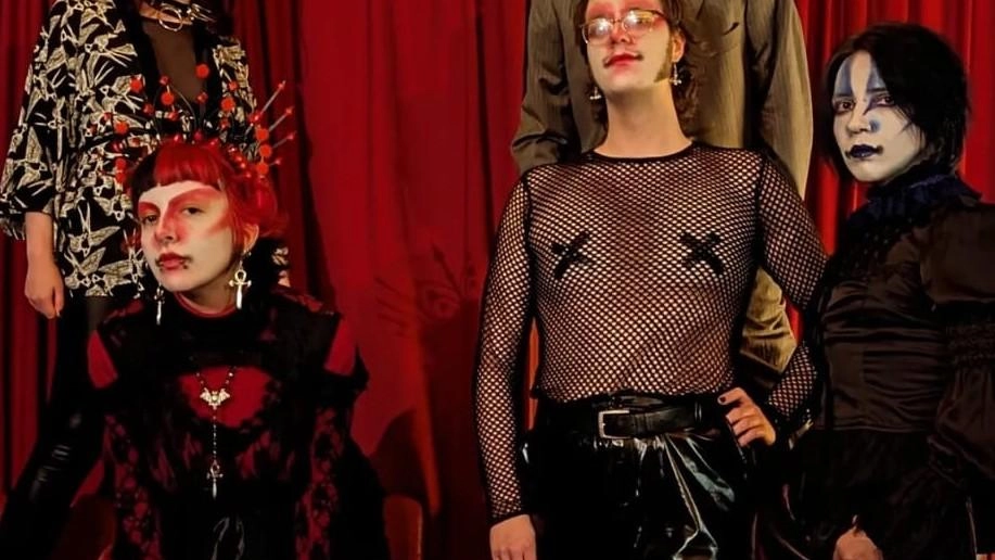 Una foto delle Albicocche atomiche (kabuki punk) della Spezia
