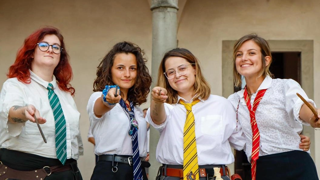 Fino a domenica gli appassionati di Harry Potter portano tra i “babbani“ il mondo creato da J. K. Rowling Fino a domenica gli appassionati di Harry Potter portano tra i “babbani“ il mondo creato da J. K. Rowling