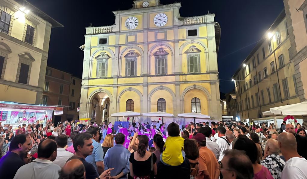 https://www.lanazione.it/image-service/view/acePublic/alias/contentid/NTAyNDQzZmEtNDJmNy00/0/estate-in-citta-oltre-100-eventi-emozioni-da-giugno-a-ottobre.jpeg