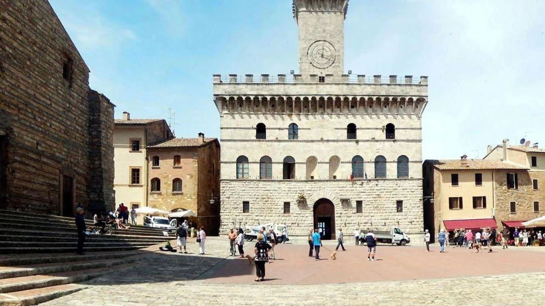 Piazza Grande sarà il palcoscenico dell’iniziativa di solidarietà in favore del popolo palestinese che si svolgerà sabato. a Montepulciano Piazza Grande sarà il palcoscenico dell’iniziativa di solidarietà in favore del popolo palestinese che si svolgerà sabato. a Montepulciano