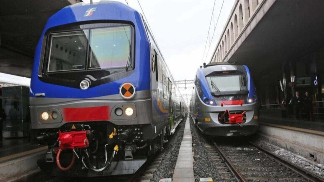 Treni (foto di repertorio) Treni (foto di repertorio)