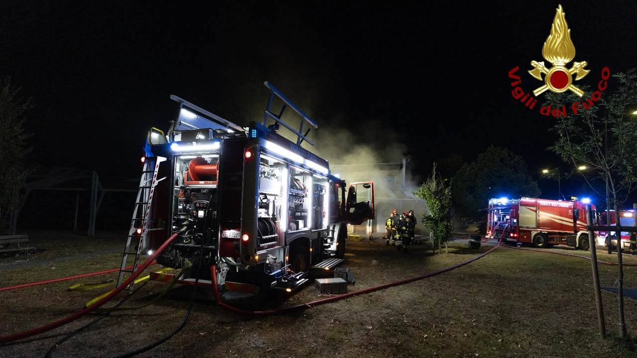 Firenze, a fuoco il tetto del Viper