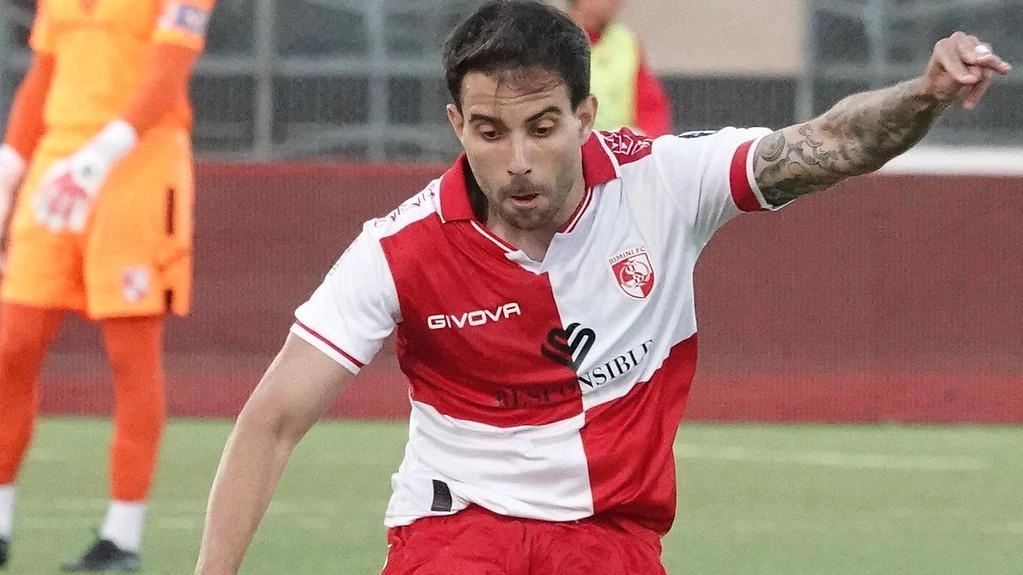 Il centrocampista del Rimini Christian Langella