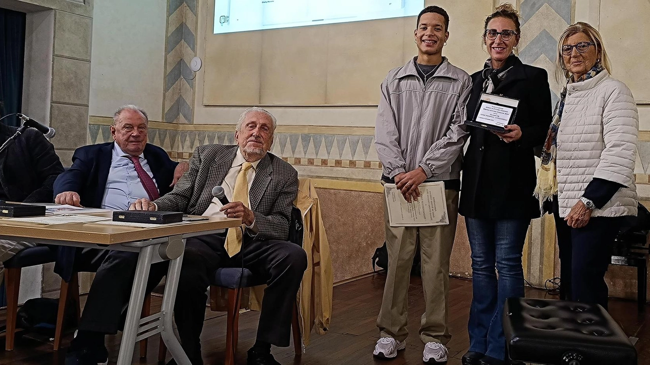 Un momento della cerimonia di premiazione che si è svolta in Sala Dante Un momento della cerimonia di premiazione che si è svolta in Sala Dante