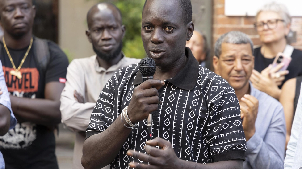 Ibrahima Dieng, il presidente dell’Unità migranti pisana, recentemente aggredito, insultato e minacciato per motivi razziali Ibrahima Dieng, il presidente dell’Unità migranti pisana, recentemente aggredito, insultato e minacciato per motivi razziali