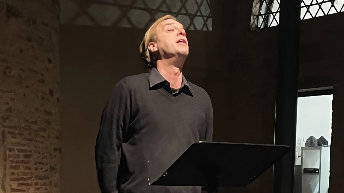 Tommaso Taddei sulla scena di «Il Coccodrillo», tratto dall’omonimo racconto di Dostoevskij: sarà sul palco domani, al Minimal Teatro di Empoli Tommaso Taddei sulla scena di «Il Coccodrillo», tratto dall’omonimo racconto di Dostoevskij: sarà sul palco domani, al Minimal Teatro di Empoli