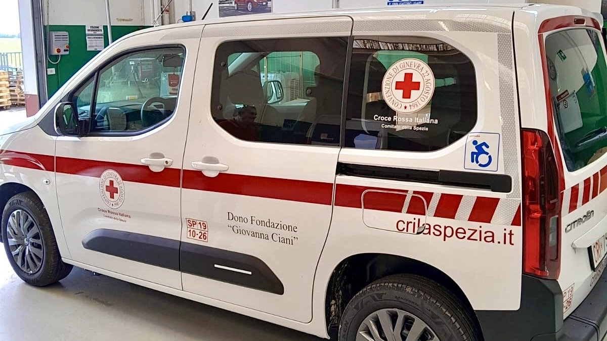 Il pulmino donato dalla Fondazione Ciani Il pulmino donato dalla Fondazione Ciani