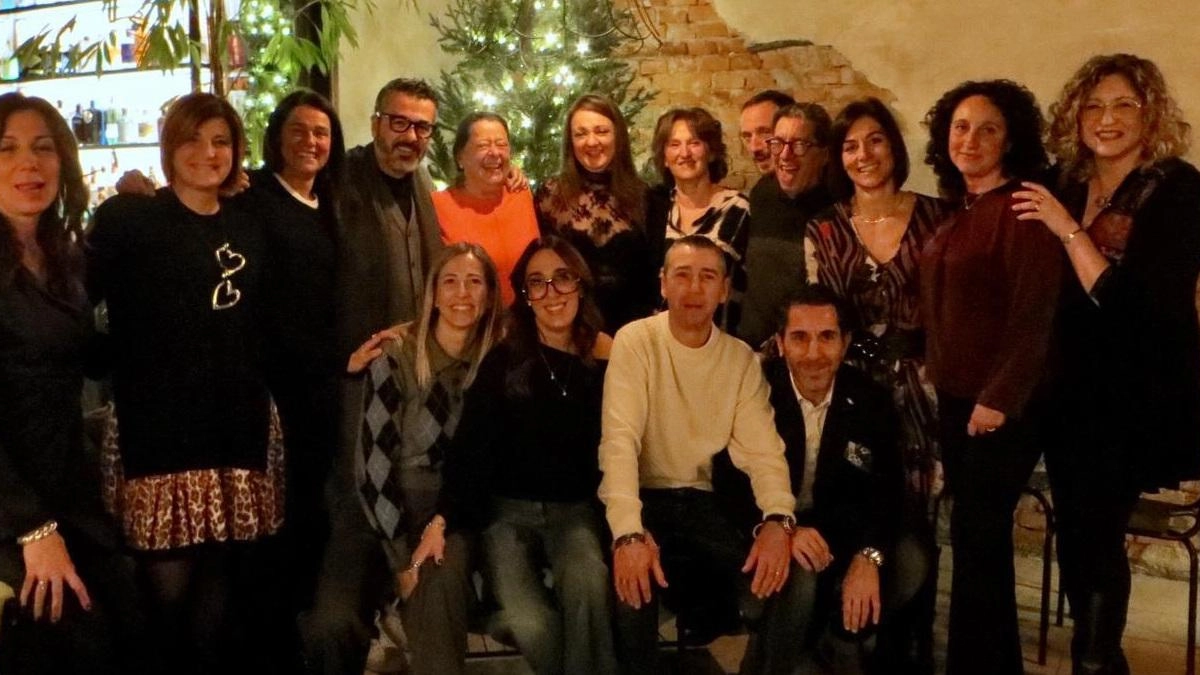 Rimpatriata trent’anni dopo il diploma per gli ex studenti della quinta E commercio estero del Capitini di Agliana: anno 1994.... Rimpatriata trent’anni dopo il diploma per gli ex studenti della quinta E commercio estero del Capitini di Agliana: anno 1994....