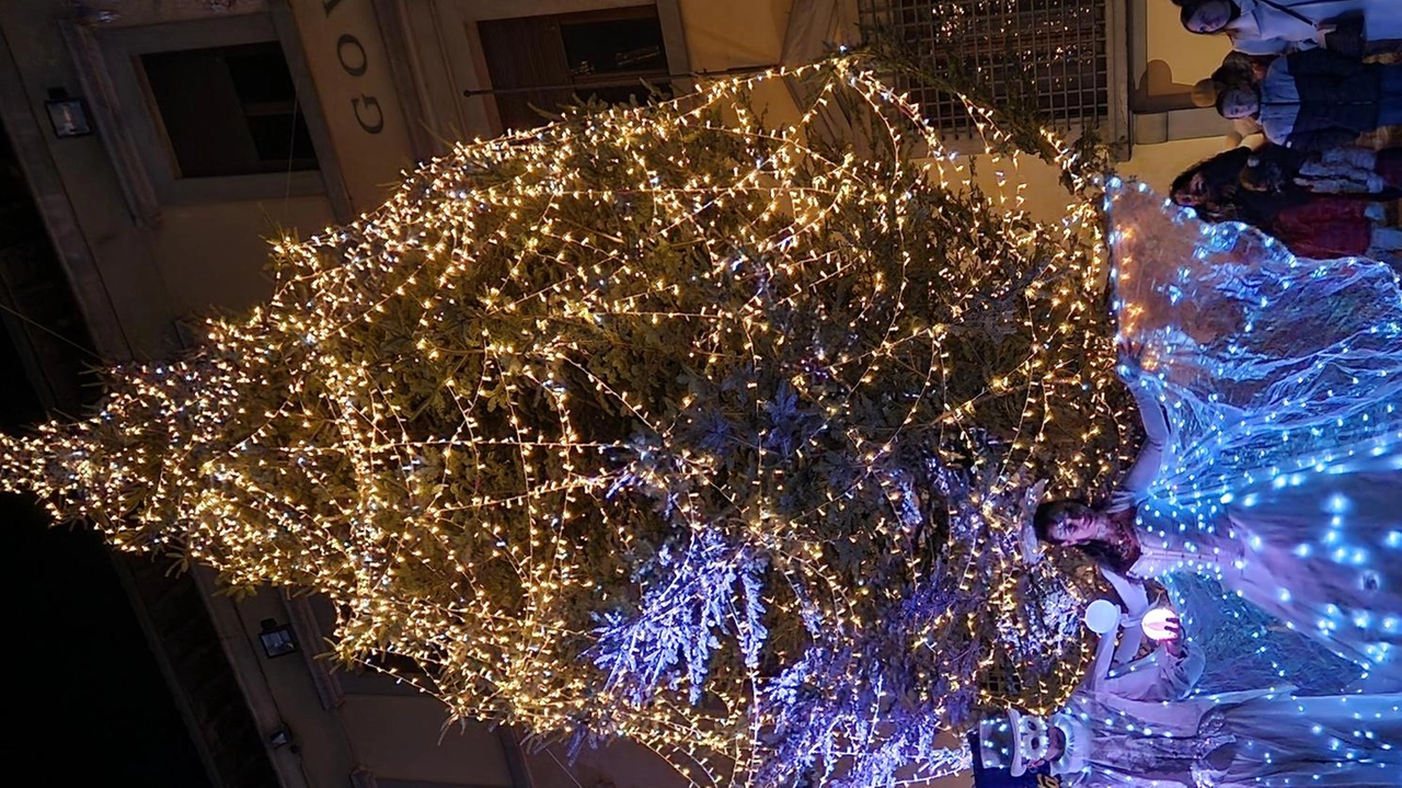 Domani apre Pistoia Città del Natale e in piazza del Duomo il sindaco Tomasi accenderà l’albero di Natale (foto 2023) Domani apre Pistoia Città del Natale e in piazza del Duomo il sindaco Tomasi accenderà l’albero di Natale (foto 2023)