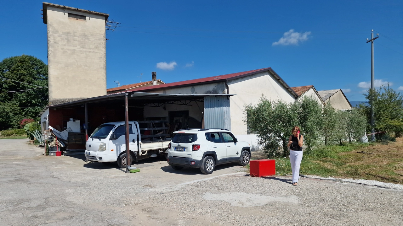 Il capannone di via di Branaccia, vicino al campo dove è stato trovato il corpo