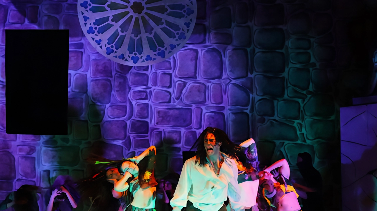 Musical "Notre Dame" al Teatro della Rocca Medievale di Castiglione del Lago, con otto solisti e il coro del "Gruppo Corale Città di Chiusi". Progetto incentrato sulla socializzazione e l'inclusione, coinvolgendo giovani e professionisti. Spettacolo frutto di un intenso lavoro durato oltre un anno. Per informazioni e prenotazioni contattare Enrico e Flavio. Musical "Notre Dame" al Teatro della Rocca Medievale di Castiglione del Lago, con otto solisti e il coro del "Gruppo Corale Città di Chiusi". Progetto incentrato sulla socializzazione e l'inclusione, coinvolgendo giovani e professionisti. Spettacolo frutto di un intenso lavoro durato oltre un anno. Per informazioni e prenotazioni contattare Enrico e Flavio.