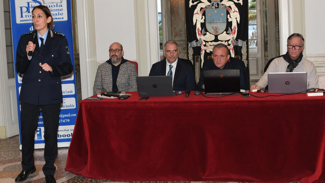 Un precedente convegno sulle truffe (foto di repertorio) Un precedente convegno sulle truffe (foto di repertorio)
