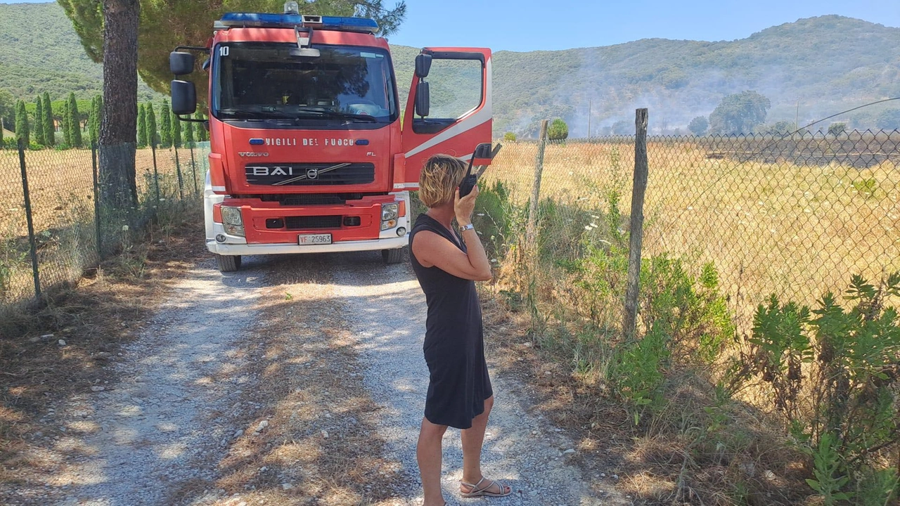 Maremma, giornata infernale: 4 incendi, fiamme anche vicino alle case