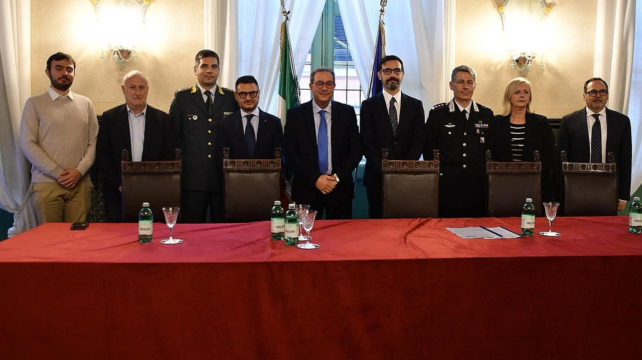 Protocollo per la sicurezza dei sanitari dell’Ospedale del Cuore tra Prefettura e Fondazione Monasterio, sotto Marco Torre (. Foto di Paola Nizza Protocollo per la sicurezza dei sanitari dell’Ospedale del Cuore tra Prefettura e Fondazione Monasterio, sotto Marco Torre (. Foto di Paola Nizza