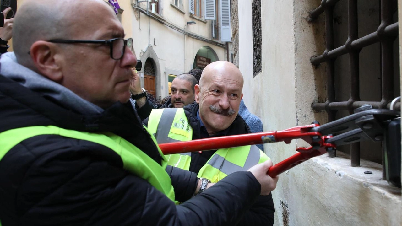 La decisione del Tar che annulla la circolare del Viminale non incide sul regolamento comunale. Il professore Traina: "Rimane in piedi, anche se su uno solo... Probabile un ricorso del Ministero". La decisione del Tar che annulla la circolare del Viminale non incide sul regolamento comunale. Il professore Traina: "Rimane in piedi, anche se su uno solo... Probabile un ricorso del Ministero".