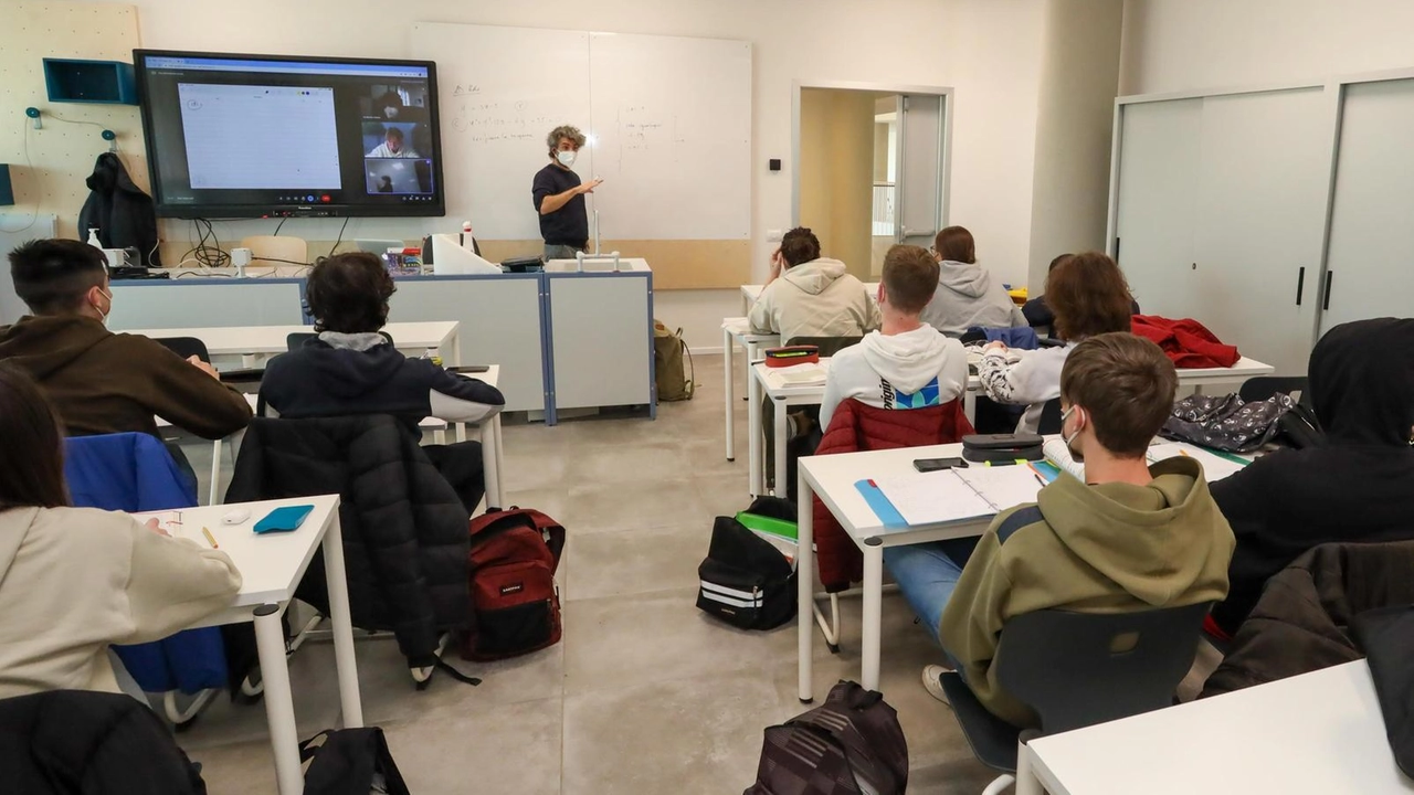 Il direttore generale dell’ufficio scolastico regionale replica ai sindacati dopo il flash mob "E’ sbagliato dire che sono dimenticati, si tratta di una selezione che andrà a esaurimento". Il direttore generale dell’ufficio scolastico regionale replica ai sindacati dopo il flash mob "E’ sbagliato dire che sono dimenticati, si tratta di una selezione che andrà a esaurimento".
