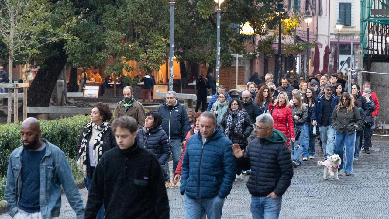 La camminata silenziosa per Zack, l’altro ragazo aggredito, in Piazza Dante (. foto di Enrico Mattia del Punta per Valtriani La camminata silenziosa per Zack, l’altro ragazo aggredito, in Piazza Dante (. foto di Enrico Mattia del Punta per Valtriani