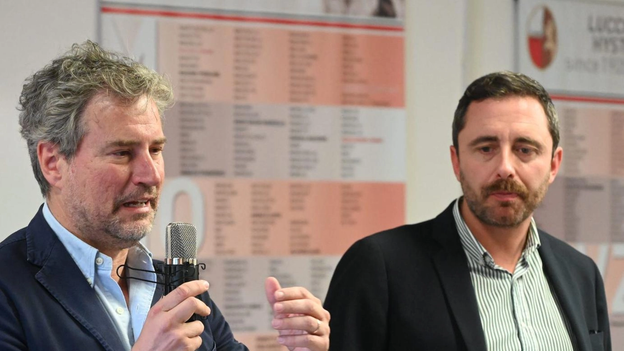 Il sindaco Mario Pardini e l’assessore allo sport Fabio Barsanti stanno cercando di dare un nuovo futuro alla Lucchese dopo il fallimento Il sindaco Mario Pardini e l’assessore allo sport Fabio Barsanti stanno cercando di dare un nuovo futuro alla Lucchese dopo il fallimento