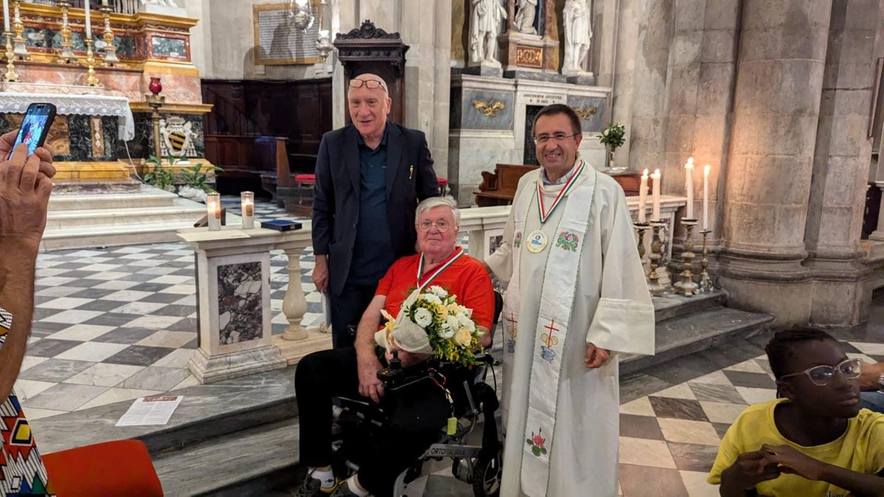 L’imprenditore Ezio Castellani con monsignor Cristiani e il vescovo Andrea nella giornata di amicizia ad Arezzo L’imprenditore Ezio Castellani con monsignor Cristiani e il vescovo Andrea nella giornata di amicizia ad Arezzo