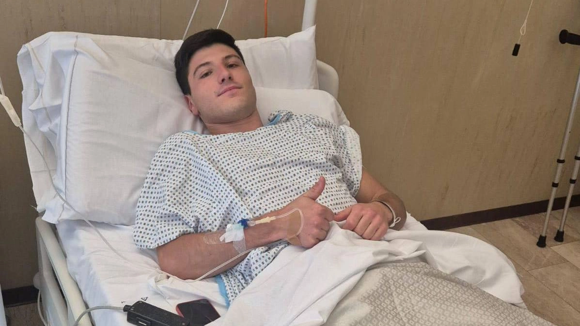 L’attaccante del Forte dei Marmi Alessio Turini dopo il suo grave infortunio estivo è stato operato all’ospedale Sacro Cuore di Verona