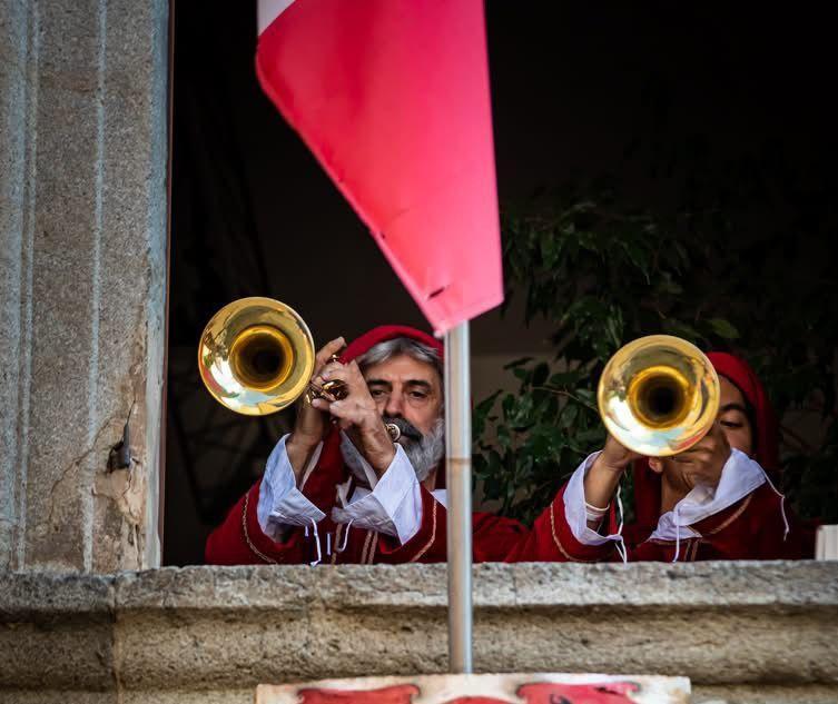 squillano le chiarine castel del piano si prepara al palio delle contrade