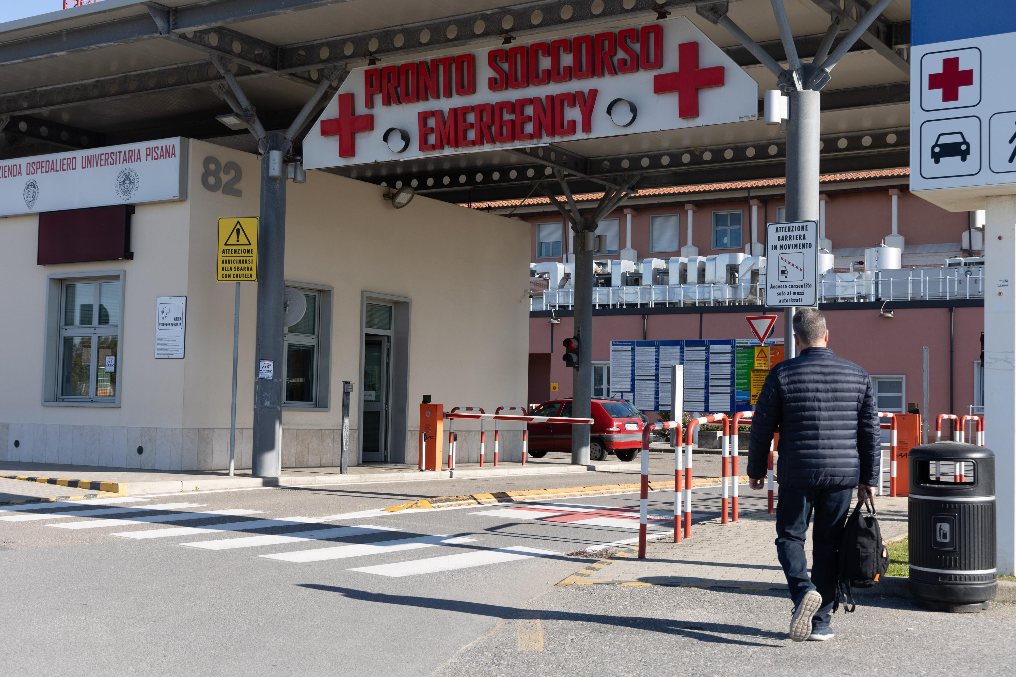 arresto cardiaco nel parcheggio donna rianimata in strada e portata al cisanello in codice rosso
