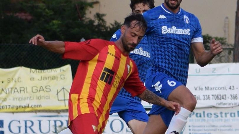 La Sangiovannese batte il Poggibonsi 2-0 nella Coppa Italia di serie D, con reti di Bocci e Rotondo. Il Poggibonsi esce di scena al primo turno in una partita dominata dagli ospiti. La Sangiovannese batte il Poggibonsi 2-0 nella Coppa Italia di serie D, con reti di Bocci e Rotondo. Il Poggibonsi esce di scena al primo turno in una partita dominata dagli ospiti.