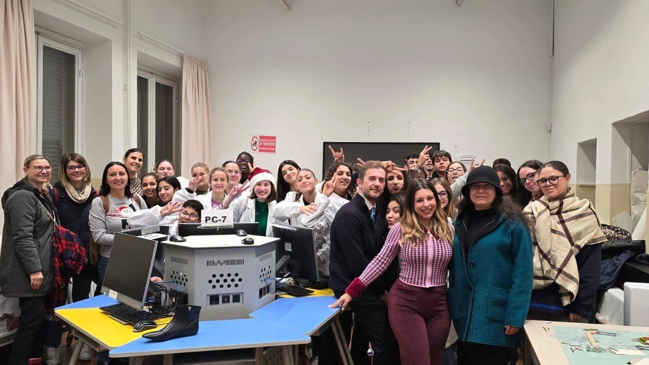 La presentazione si è svolta nel periodo in cui i giovani studenti delle scuole medie, con le loro famiglie, stanno per completare l’iscrizione alle scuole superiori: un progetto frontale che sta riscuotendo un grande entusiasmo La presentazione si è svolta nel periodo in cui i giovani studenti delle scuole medie, con le loro famiglie, stanno per completare l’iscrizione alle scuole superiori: un progetto frontale che sta riscuotendo un grande entusiasmo