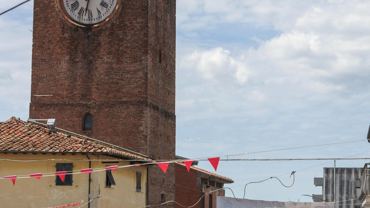 La torre civica di Cascina, il simbolo della cittadina La torre civica di Cascina, il simbolo della cittadina